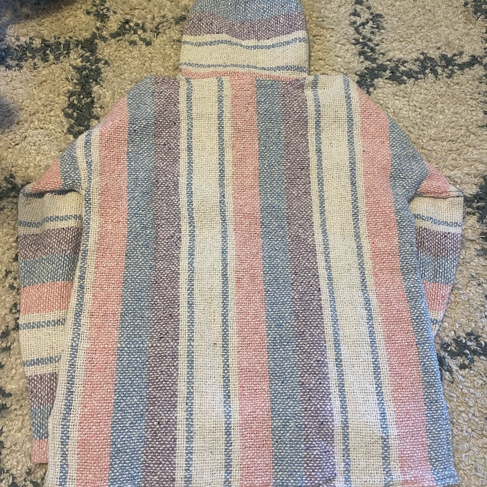 Beautiful poncho - Picture 3 of 3